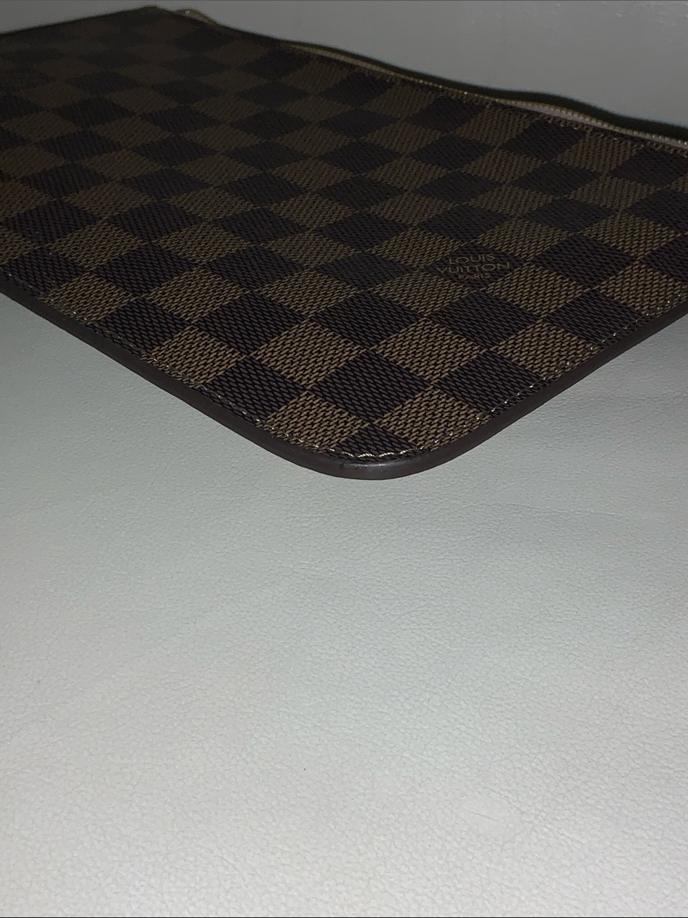 LOUIS VUITTON Neverfull Damier Ebene's Pouch. One time used. Mint condition. - Picture 3 of 6